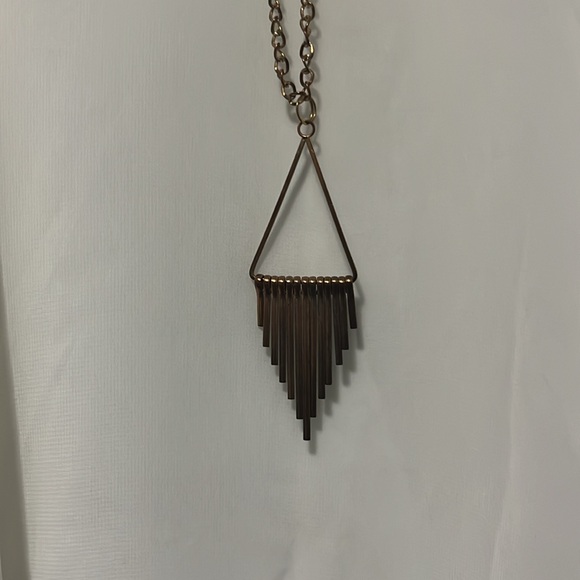 White tank top with necklace - Picture 2 of 4